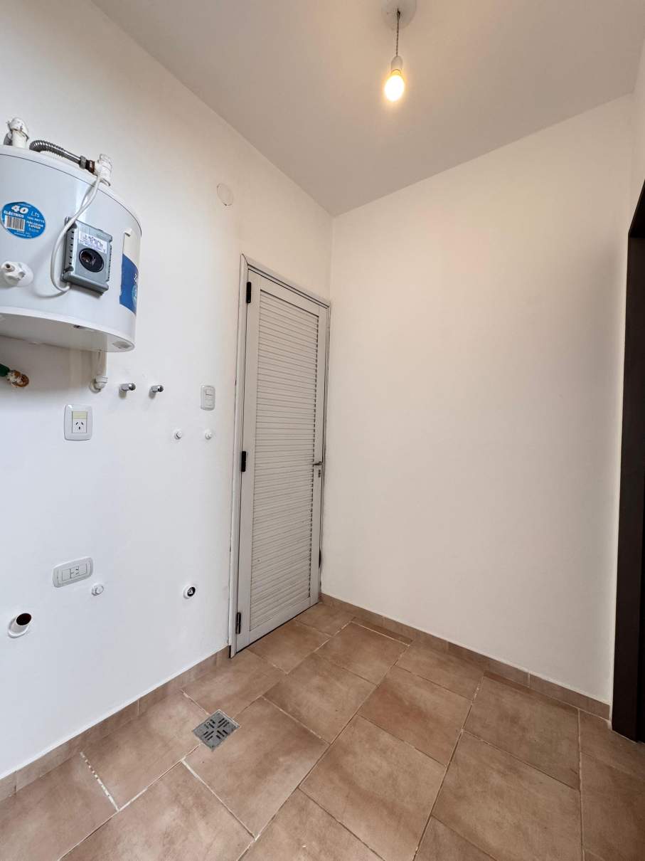 DUPLEX E MINUTOS DEL CENTRO - 1DORM C ESCR Y C COCHERA y PATIO CON ASADOR!- LO VEMOS?