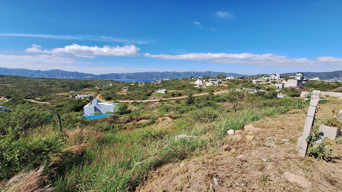 SE VENDEN 2 DEPARTAMENTOS CON VISTA AL LAGO - BARRIO VISTAS DEL LAGO - CARLOS PAZ