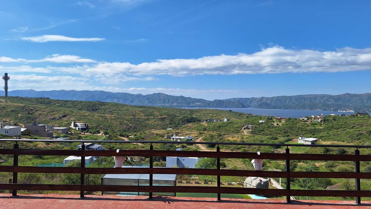 SE VENDEN 2 DEPARTAMENTOS CON VISTA AL LAGO - BARRIO VISTAS DEL LAGO - CARLOS PAZ