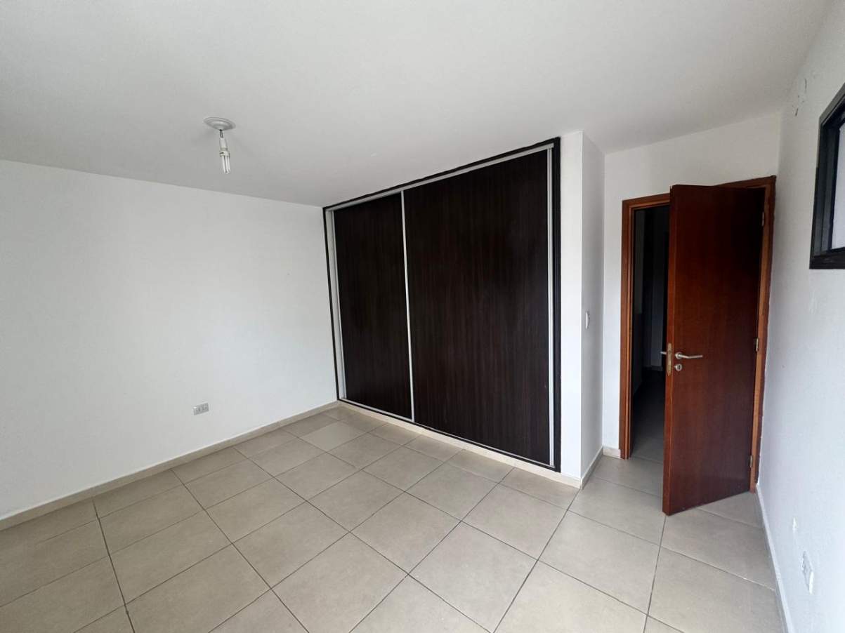 B ARGUELLO, DUPLEX 3 DORM COMPLEJO CERRADO.