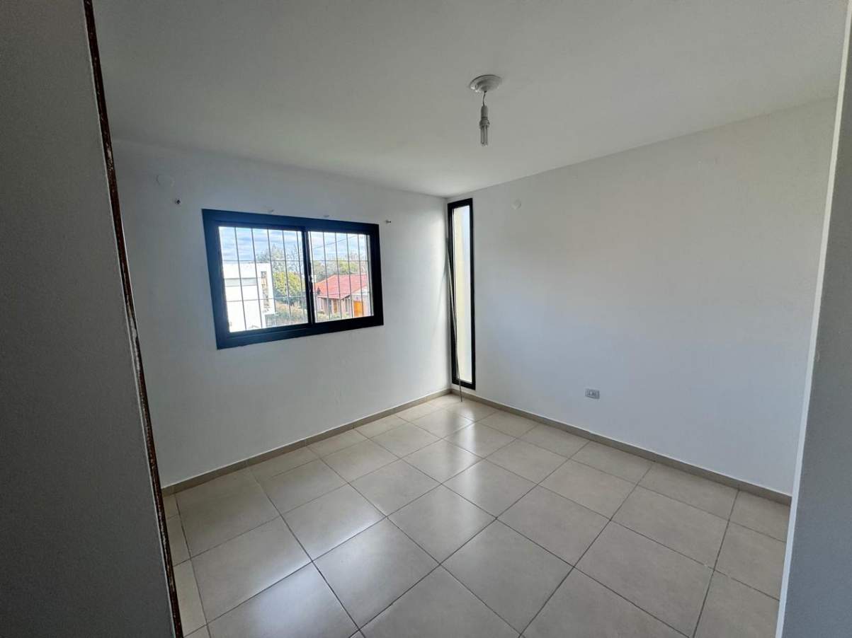 B ARGUELLO, DUPLEX 3 DORM COMPLEJO CERRADO.