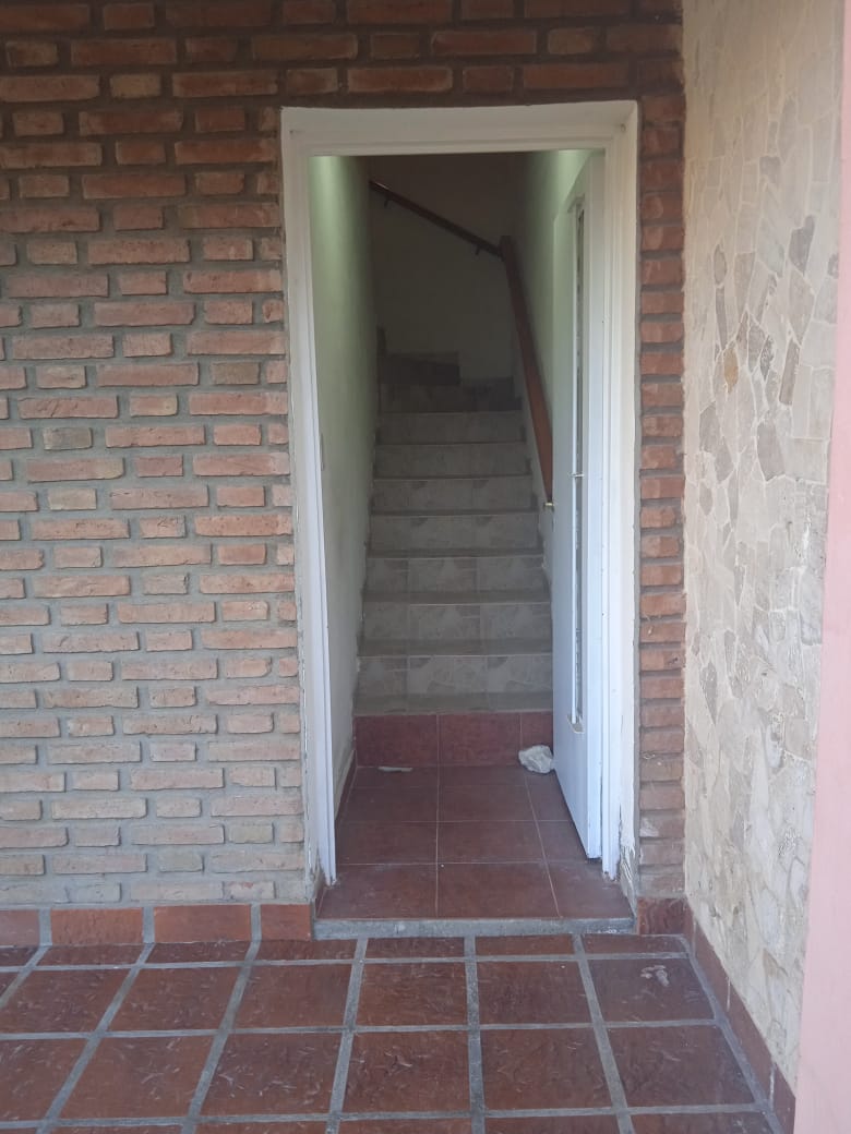 VENTA CASA  2 DEPARTAMENTOS- ZONA CENTRO-CAPILLA DEL MONTE