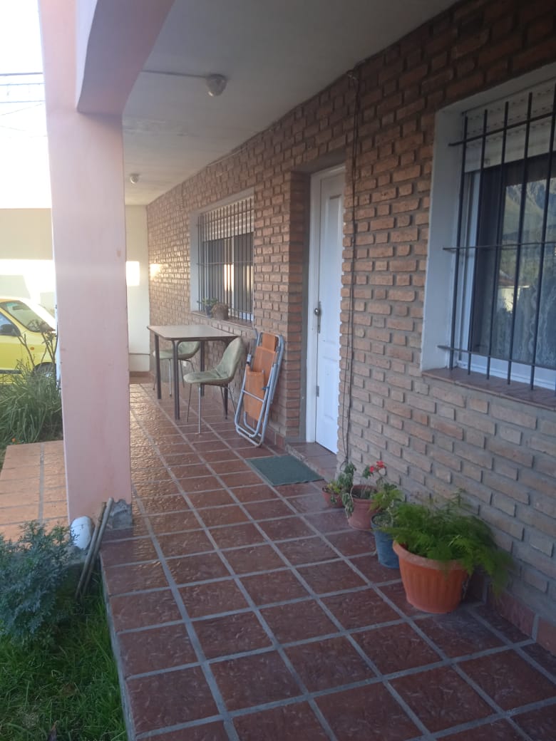 VENTA CASA  2 DEPARTAMENTOS- ZONA CENTRO-CAPILLA DEL MONTE