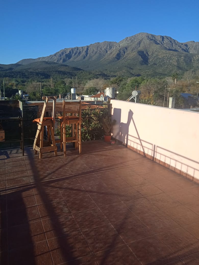 VENTA CASA  2 DEPARTAMENTOS- ZONA CENTRO-CAPILLA DEL MONTE