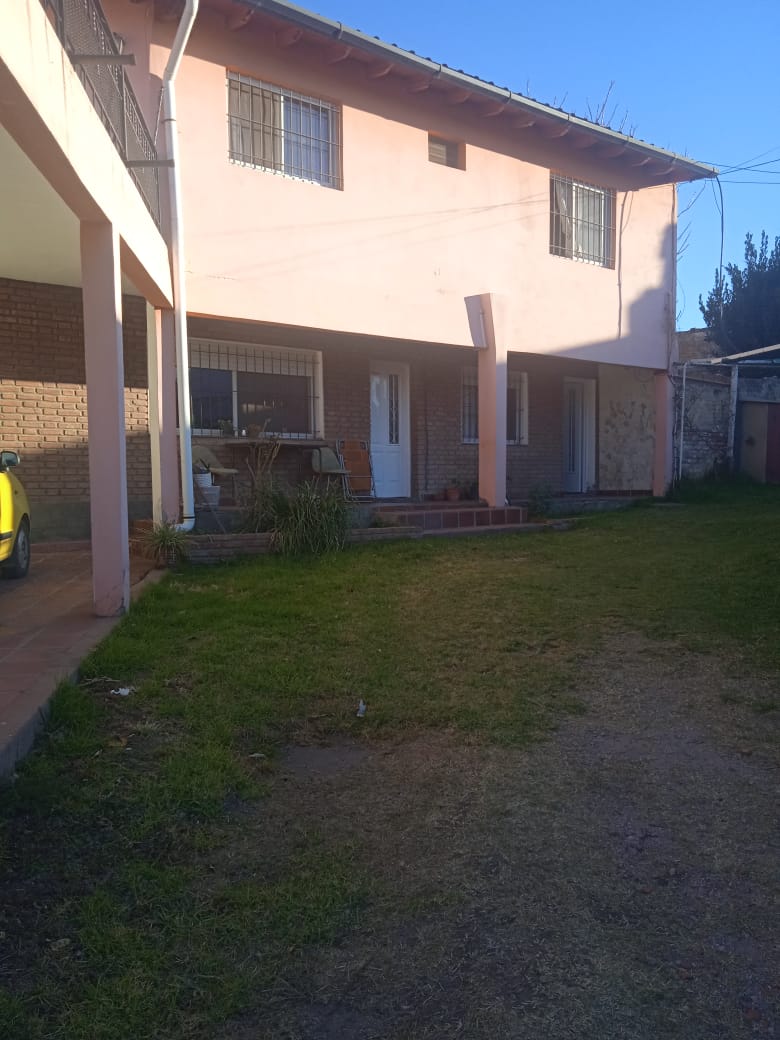 VENTA CASA  2 DEPARTAMENTOS- ZONA CENTRO-CAPILLA DEL MONTE