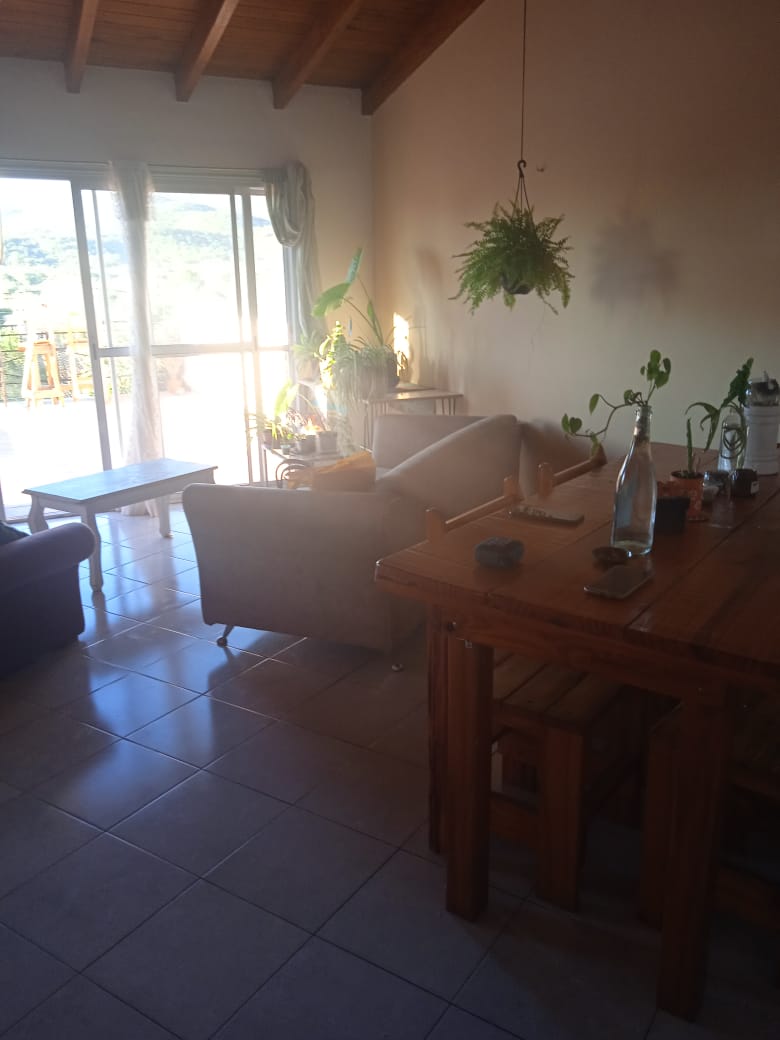 VENTA CASA  2 DEPARTAMENTOS- ZONA CENTRO-CAPILLA DEL MONTE