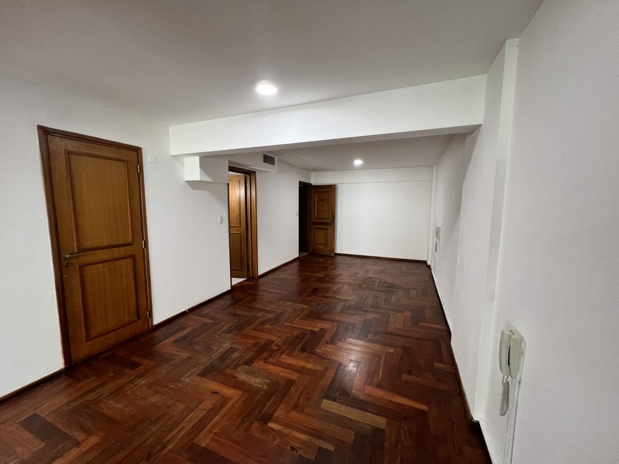 Piso Completo de Oficinas en Venta  Frente a Tribunales  Renta Fija
