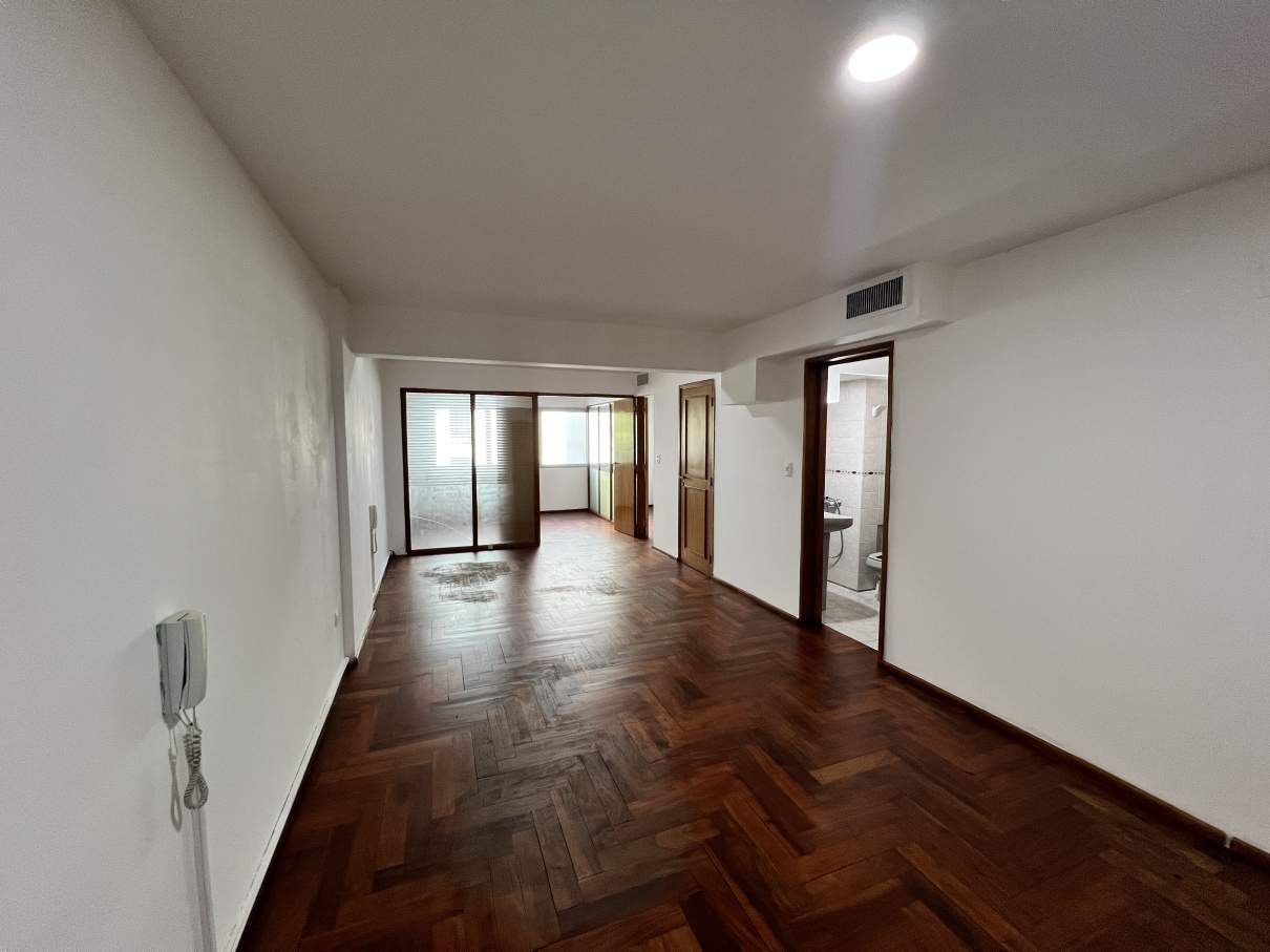 Piso Completo de Oficinas en Venta  Frente a Tribunales  Renta Fija