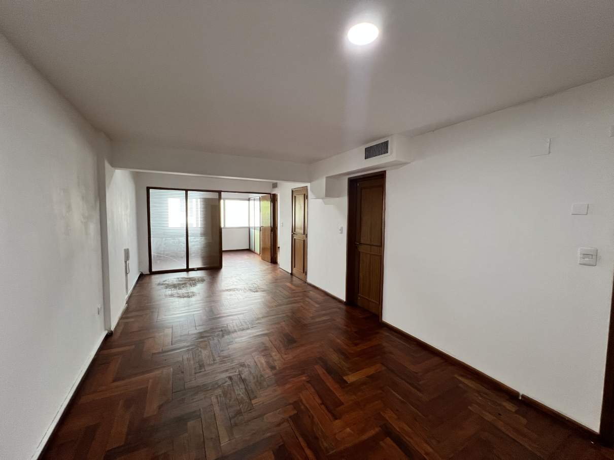 Piso Completo de Oficinas en Venta  Frente a Tribunales  Renta Fija