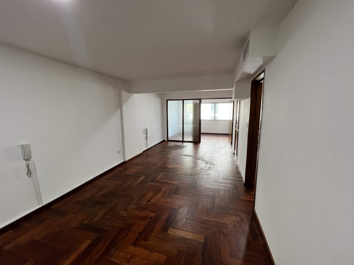 Piso Completo de Oficinas en Venta  Frente a Tribunales  Renta Fija