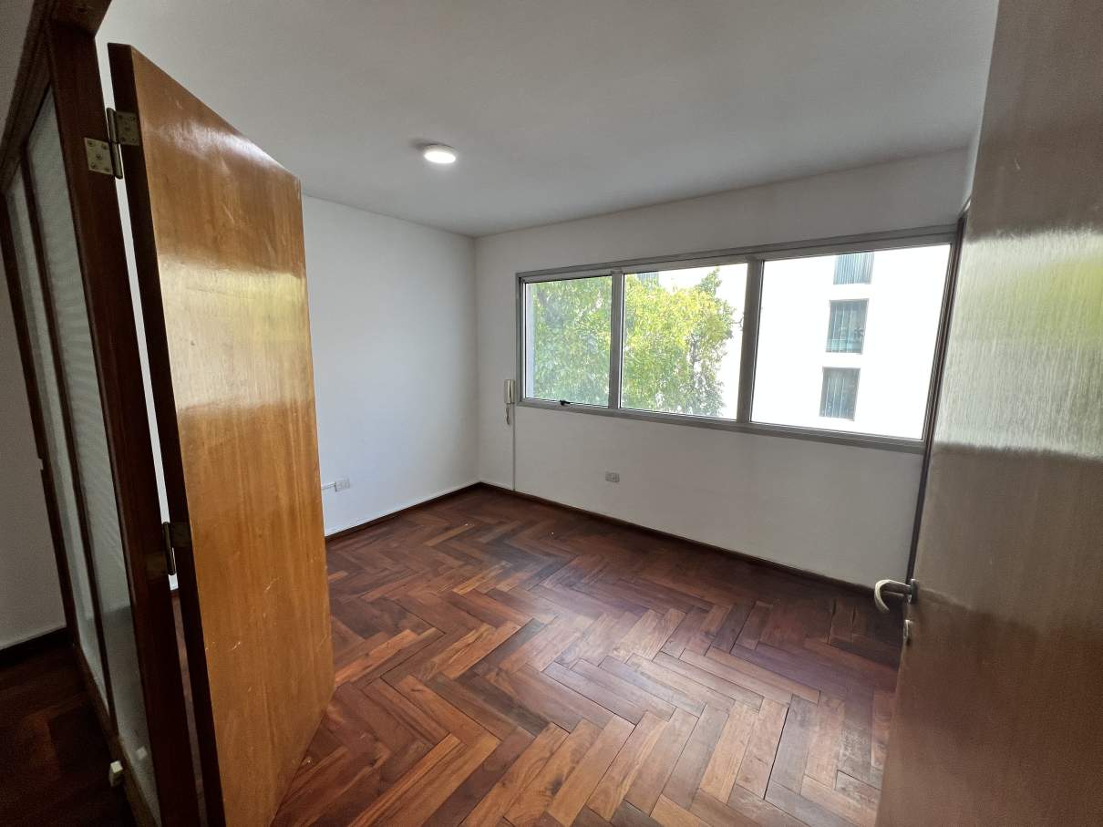Piso Completo de Oficinas en Venta  Frente a Tribunales  Renta Fija