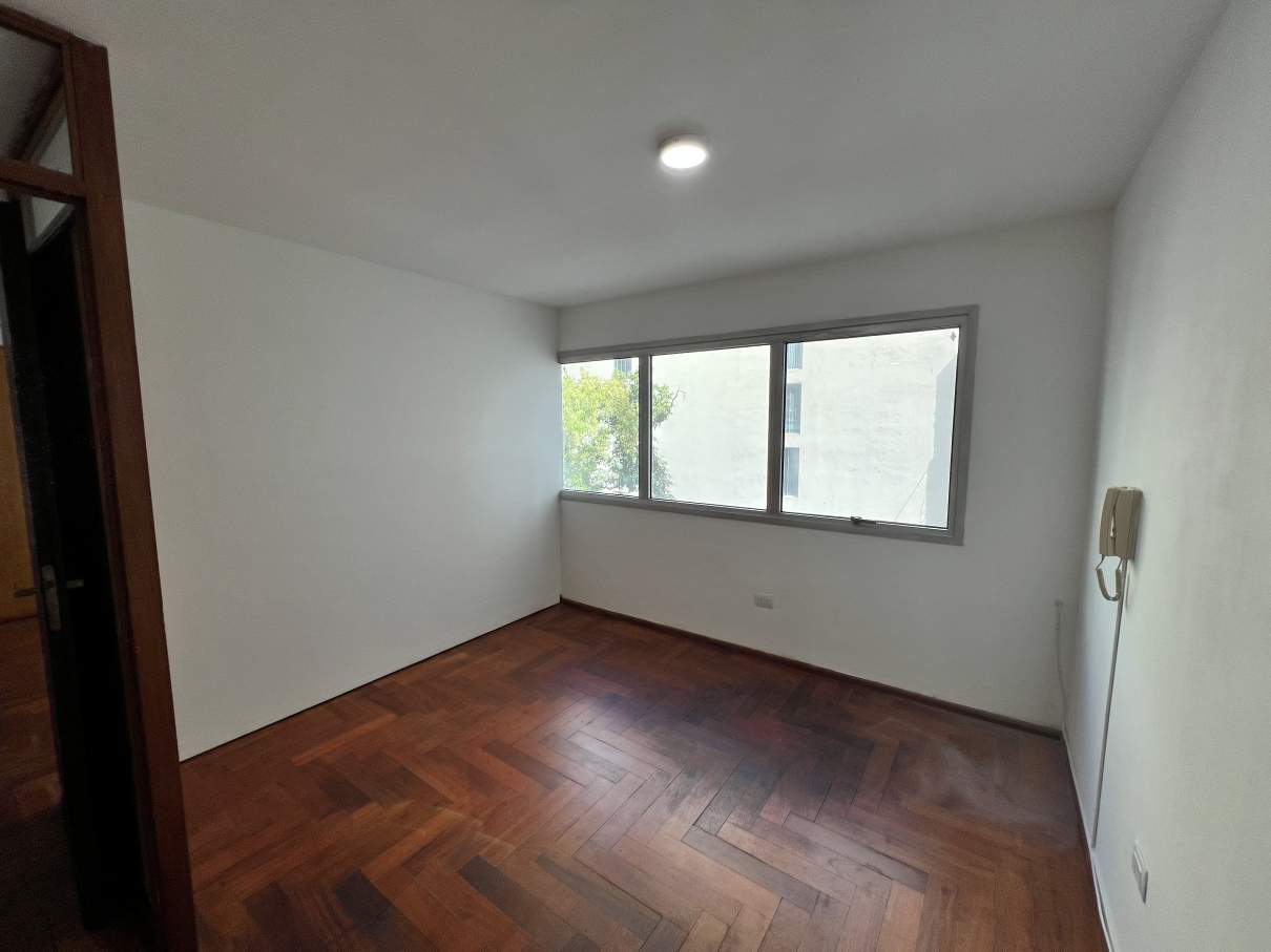 Piso Completo de Oficinas en Venta  Frente a Tribunales  Renta Fija