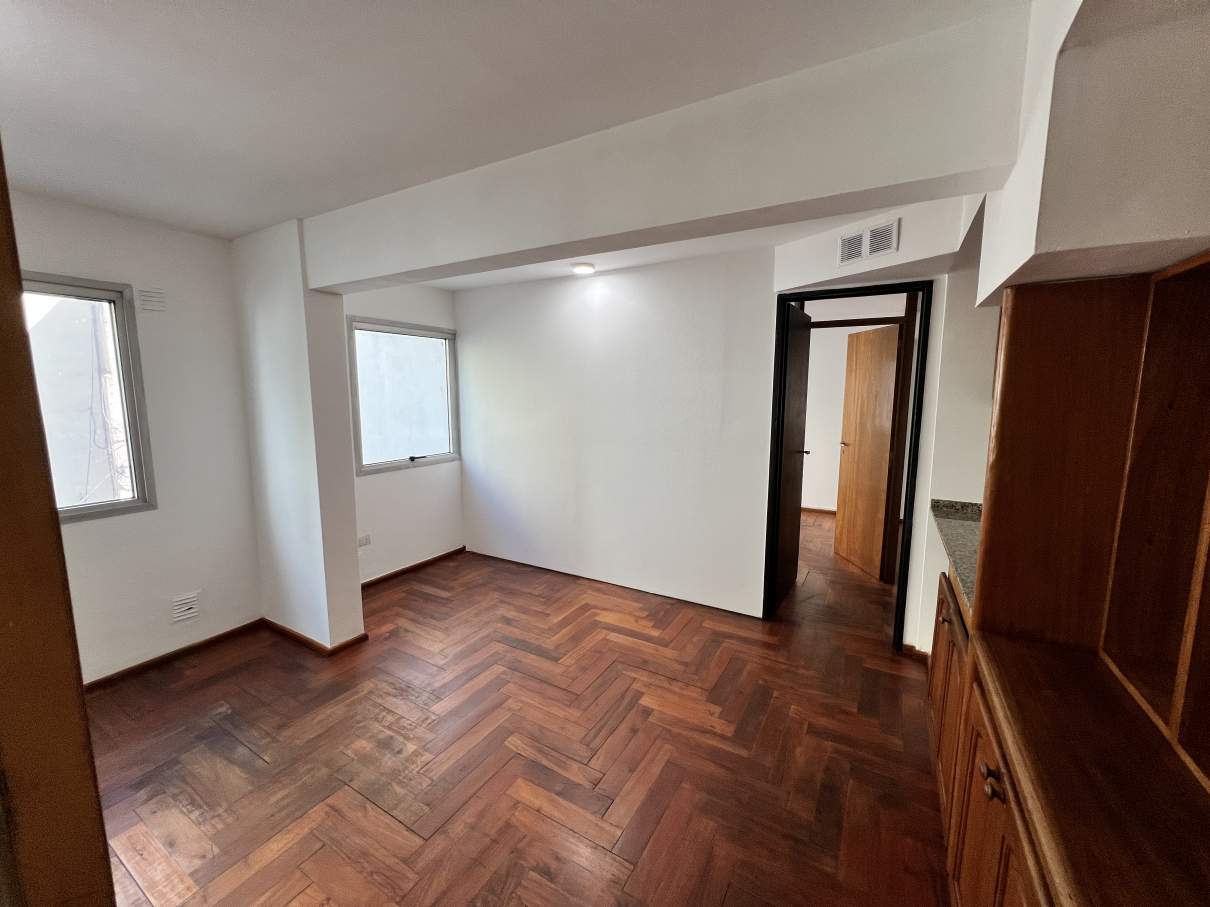 Piso Completo de Oficinas en Venta  Frente a Tribunales  Renta Fija