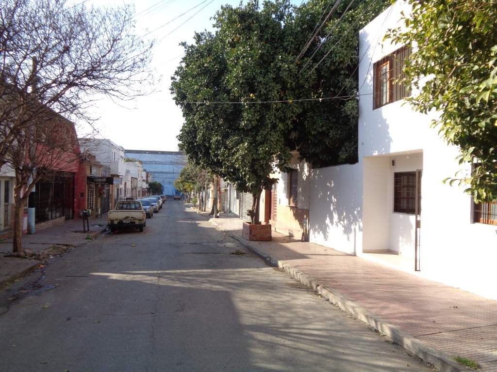 Barrio Alberdi - Casa de 2 Dormitorios, Amplia y Luminosa con Cocina Comedor Equipada, Balcón y Patio con Asador