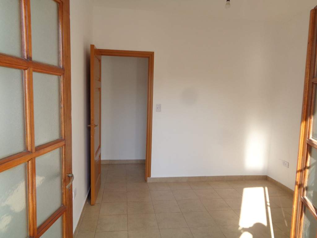 Barrio Alberdi - Casa de 2 Dormitorios, Amplia y Luminosa con Cocina Comedor Equipada, Balcón y Patio con Asador