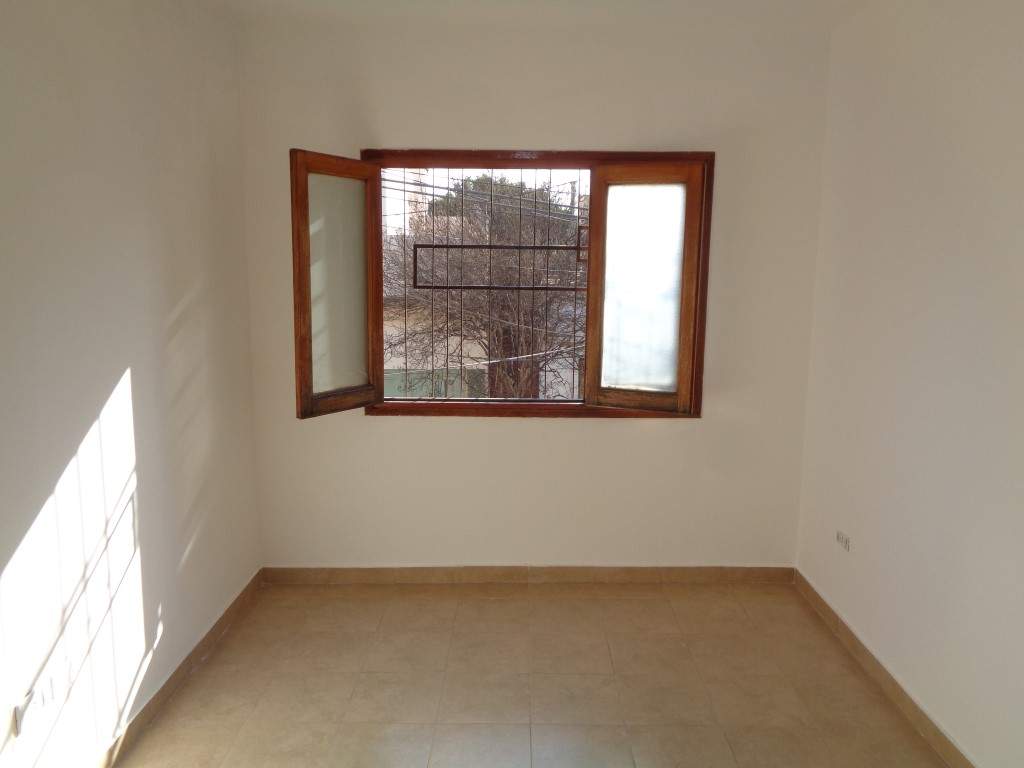 Barrio Alberdi - Casa de 2 Dormitorios, Amplia y Luminosa con Cocina Comedor Equipada, Balcón y Patio con Asador
