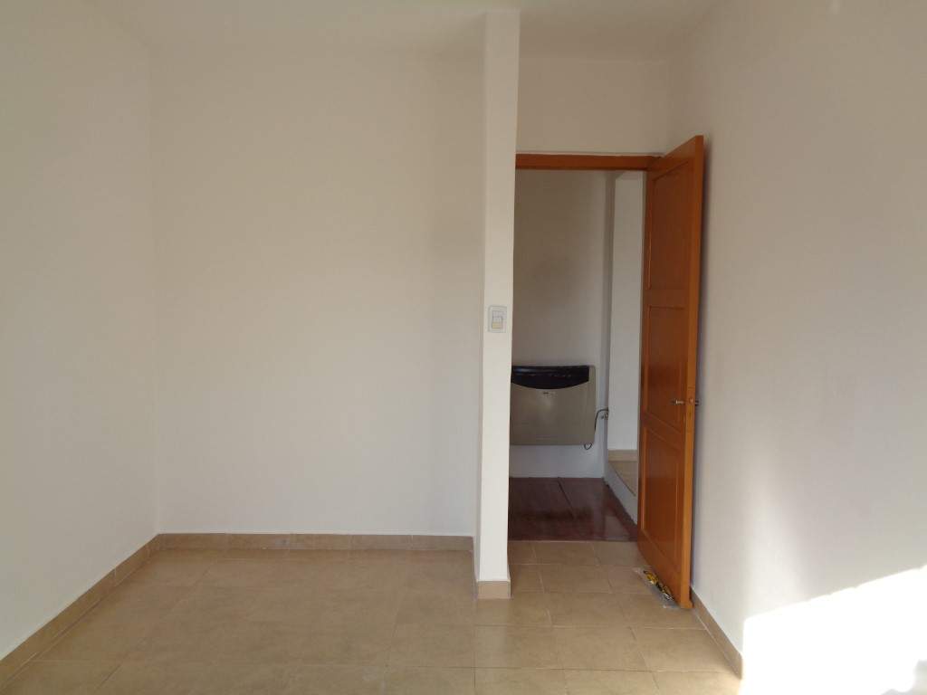 Barrio Alberdi - Casa de 2 Dormitorios, Amplia y Luminosa con Cocina Comedor Equipada, Balcón y Patio con Asador