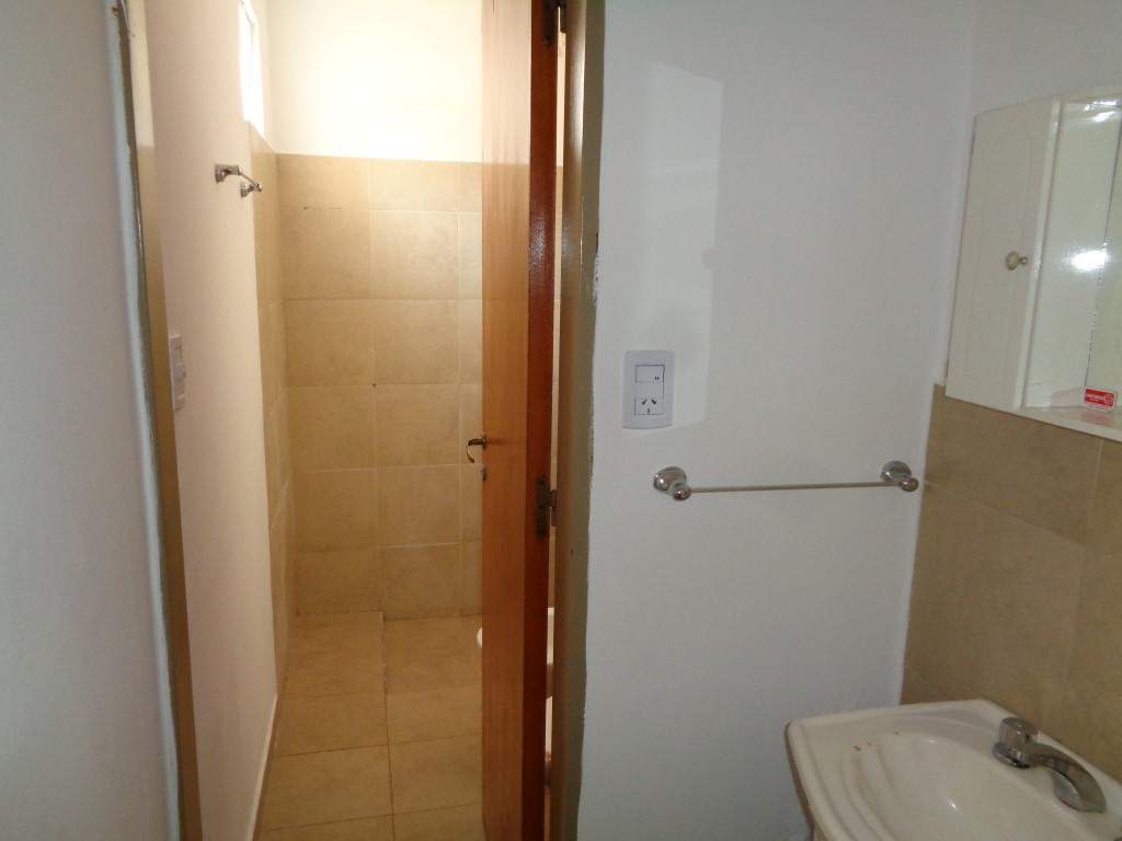 Barrio Alberdi - Casa de 2 Dormitorios, Amplia y Luminosa con Cocina Comedor Equipada, Balcón y Patio con Asador