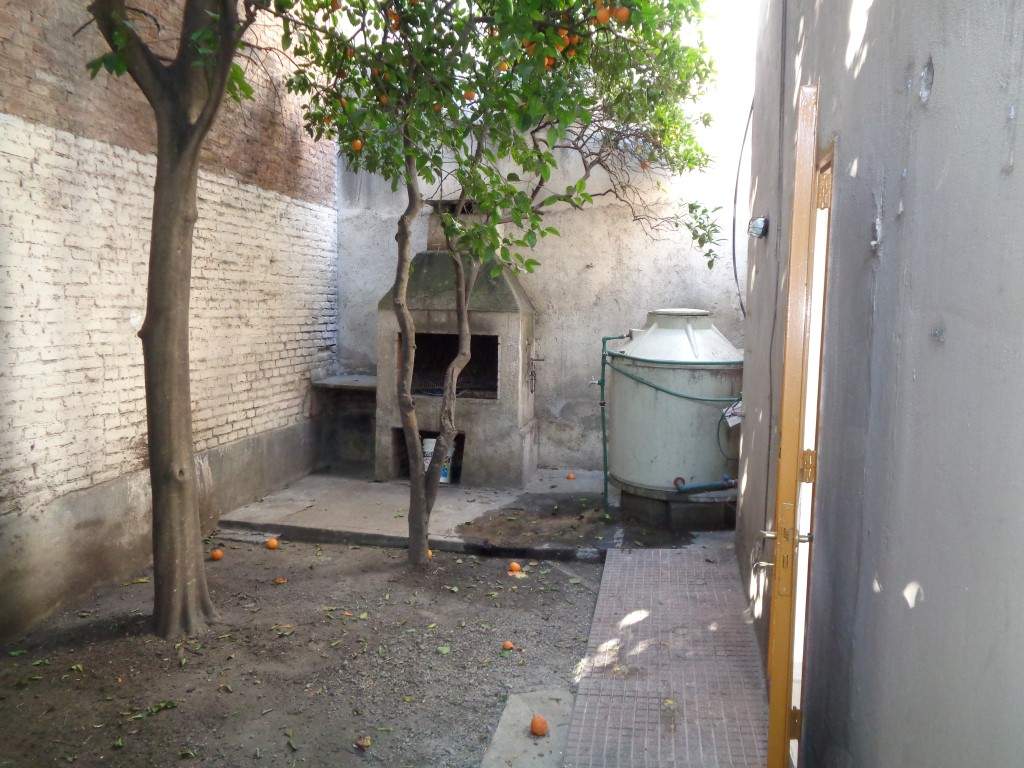 Barrio Alberdi - Casa de 2 Dormitorios, Amplia y Luminosa con Cocina Comedor Equipada, Balcón y Patio con Asador