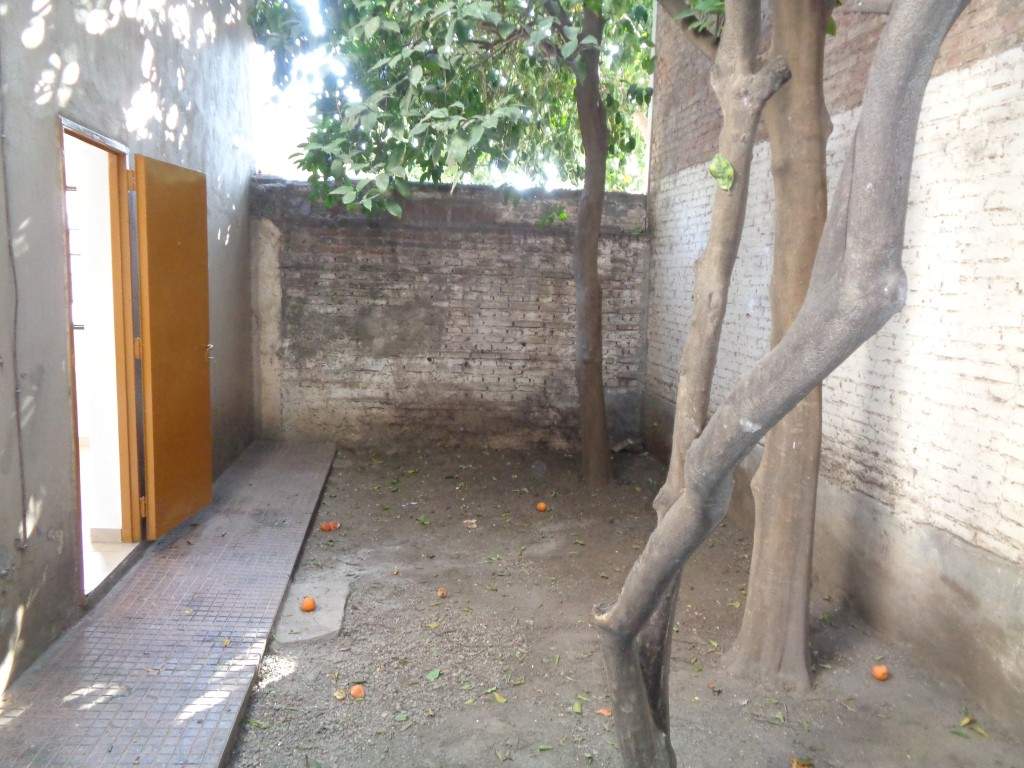 Barrio Alberdi - Casa de 2 Dormitorios, Amplia y Luminosa con Cocina Comedor Equipada, Balcón y Patio con Asador