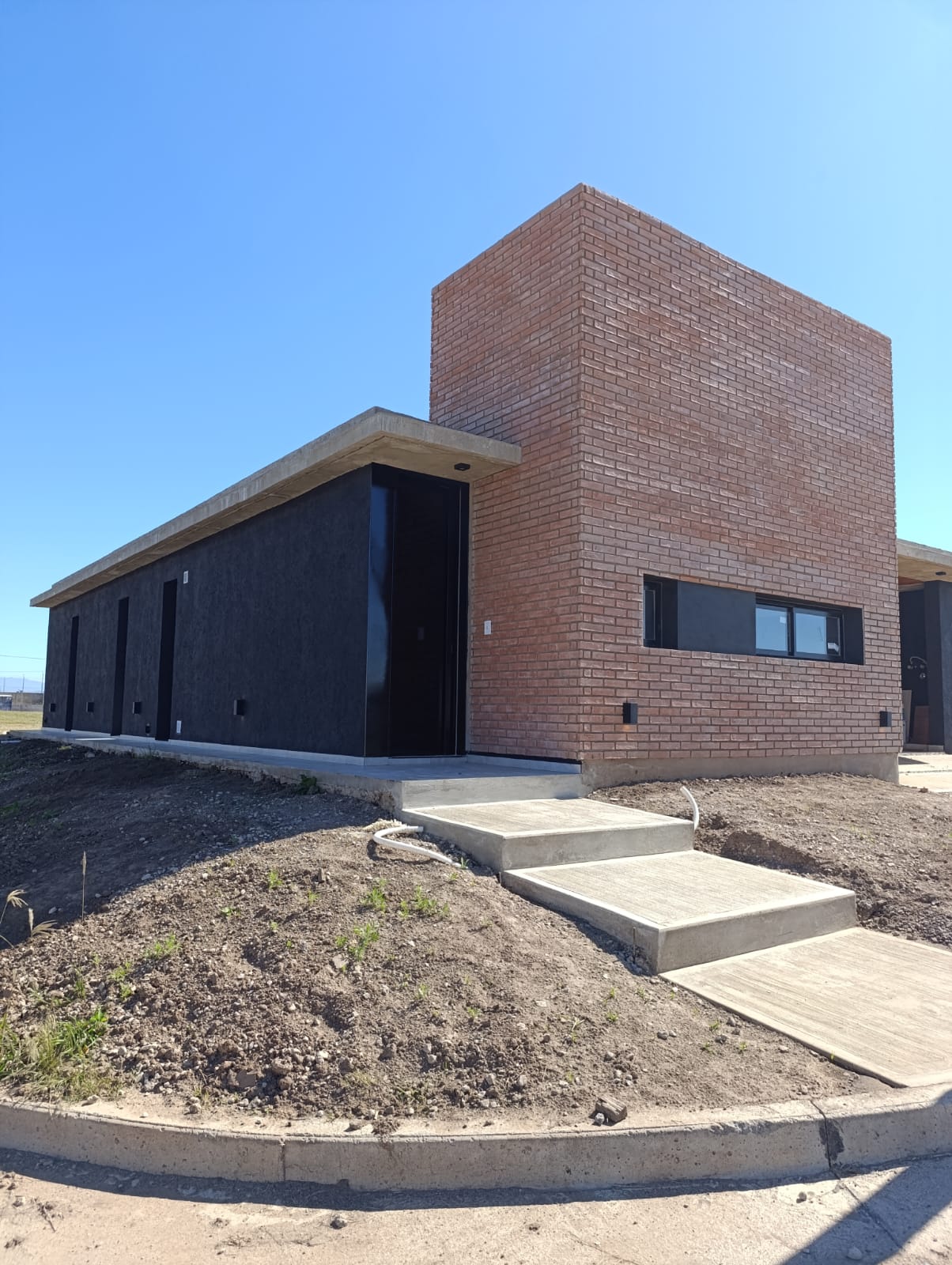 CASA EN VENTA CUESTAS DE MANANTIALES 2D 2B - PROPIEDAD EN PB