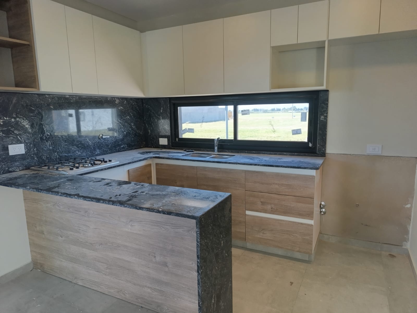 CASA EN VENTA CUESTAS DE MANANTIALES 2D 2B - PROPIEDAD EN PB