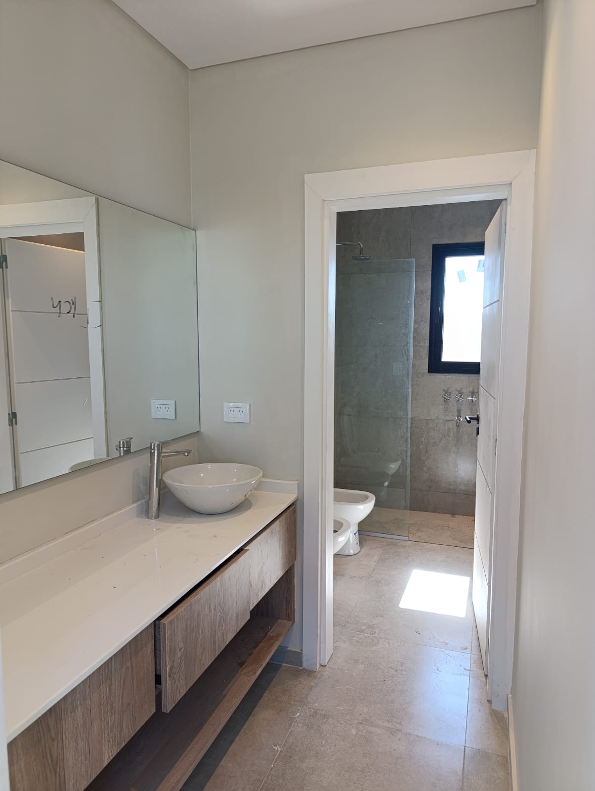 CASA EN VENTA CUESTAS DE MANANTIALES 2D 2B - PROPIEDAD EN PB