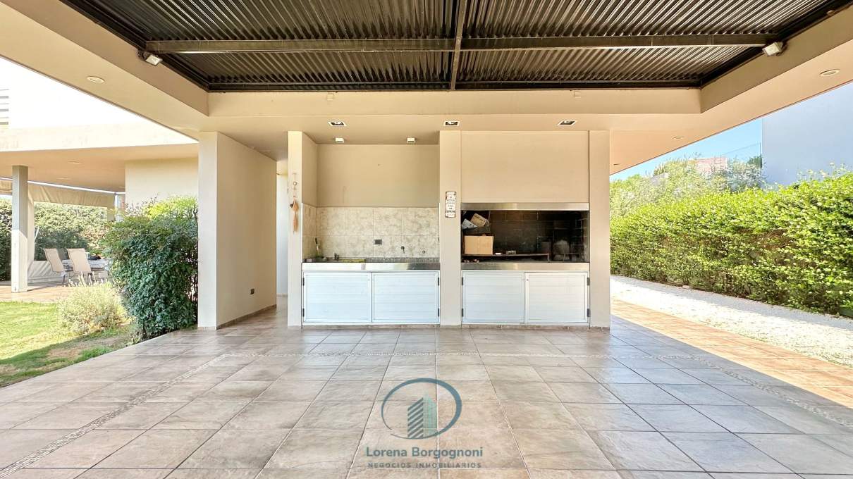 Casa en VENTA en Manantiales Country 3 dormitorios con Pileta y  Quincho