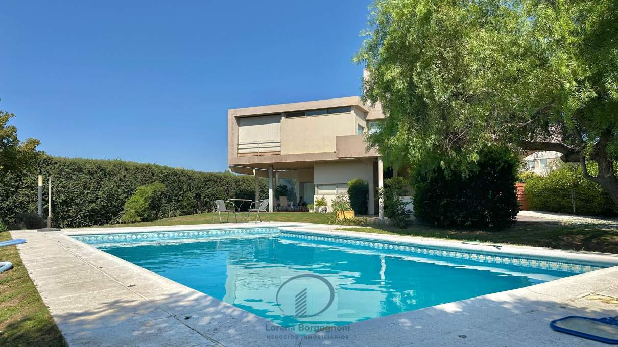Casa en VENTA en Manantiales Country 3 dormitorios con Pileta y  Quincho