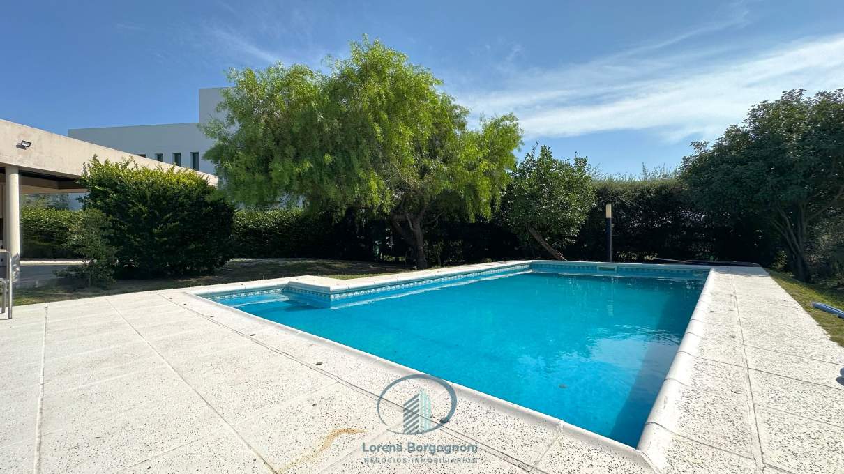 Casa en VENTA en Manantiales Country 3 dormitorios con Pileta y  Quincho