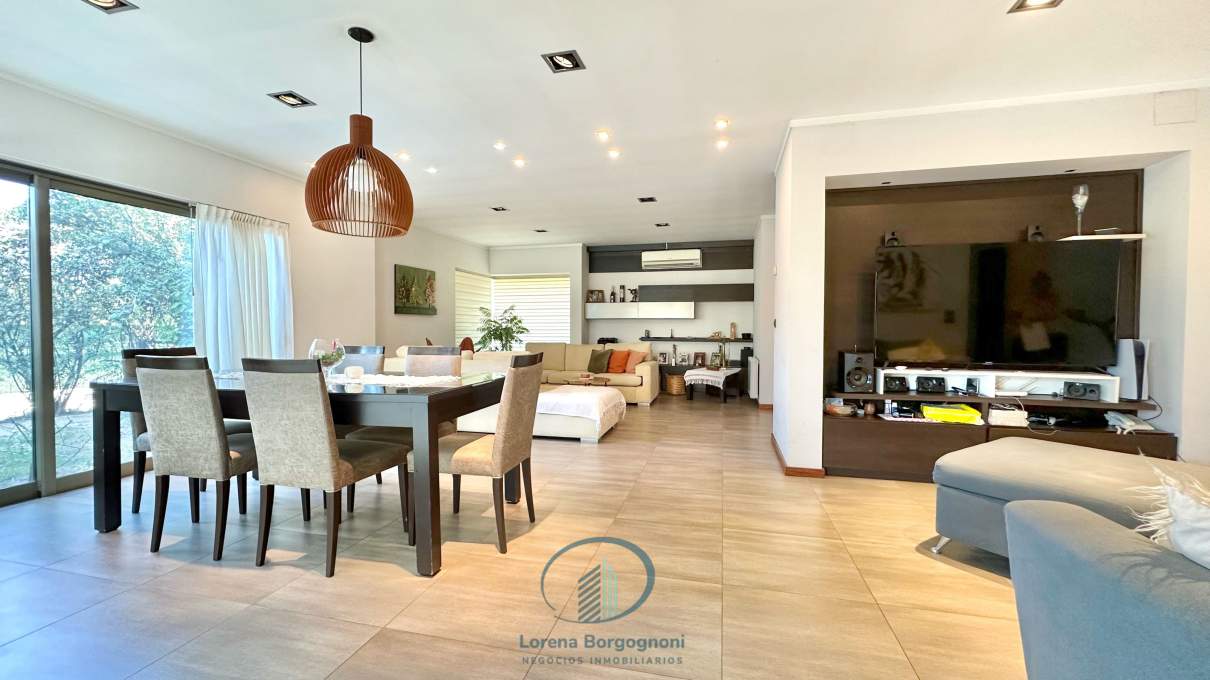 Casa en VENTA en Manantiales Country 3 dormitorios con Pileta y  Quincho