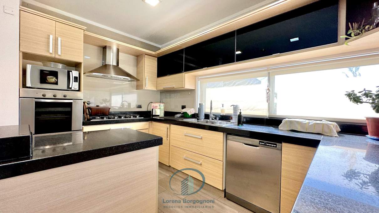 Casa en VENTA en Manantiales Country 3 dormitorios con Pileta y  Quincho