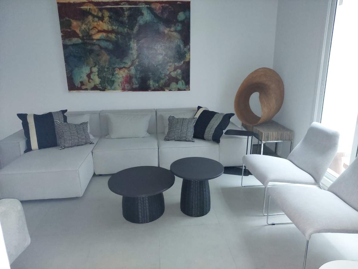 CASA MODERNA DE CATEGORIA - CENTRO - 6D-5B - 3 NIVELES