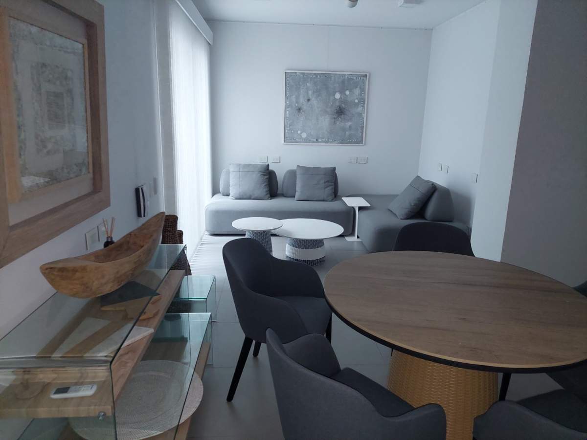 CASA MODERNA DE CATEGORIA - CENTRO - 6D-5B - 3 NIVELES