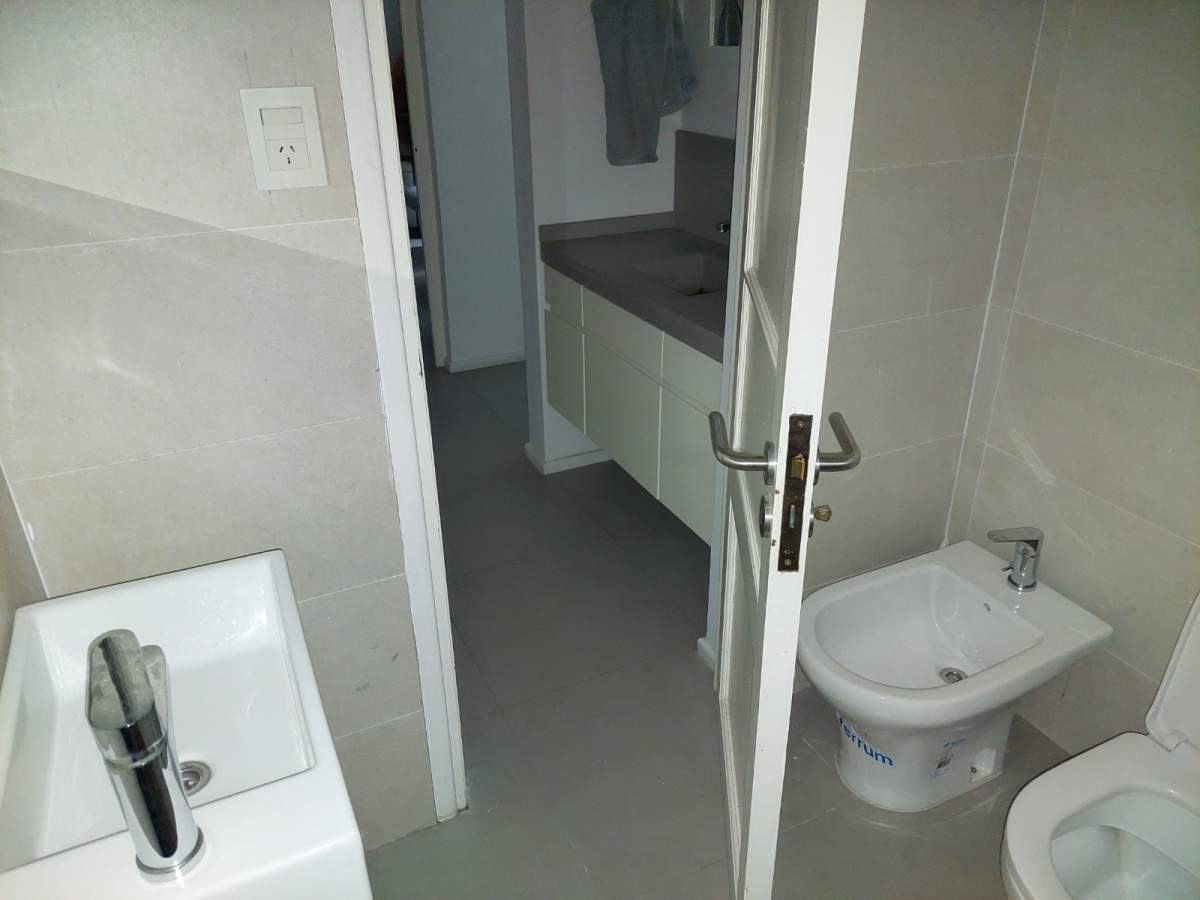 CASA MODERNA DE CATEGORIA - CENTRO - 6D-5B - 3 NIVELES