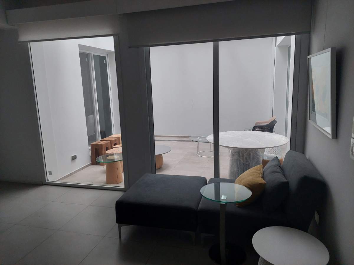 CASA MODERNA DE CATEGORIA - CENTRO - 6D-5B - 3 NIVELES