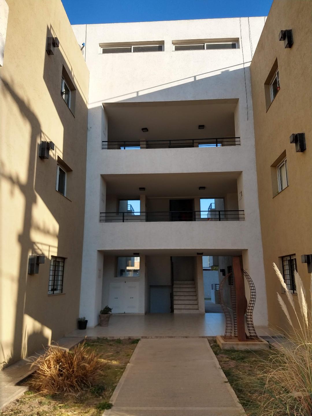 2 DORM COMPLEJO CERRADO COCHERA VIGILANCIA