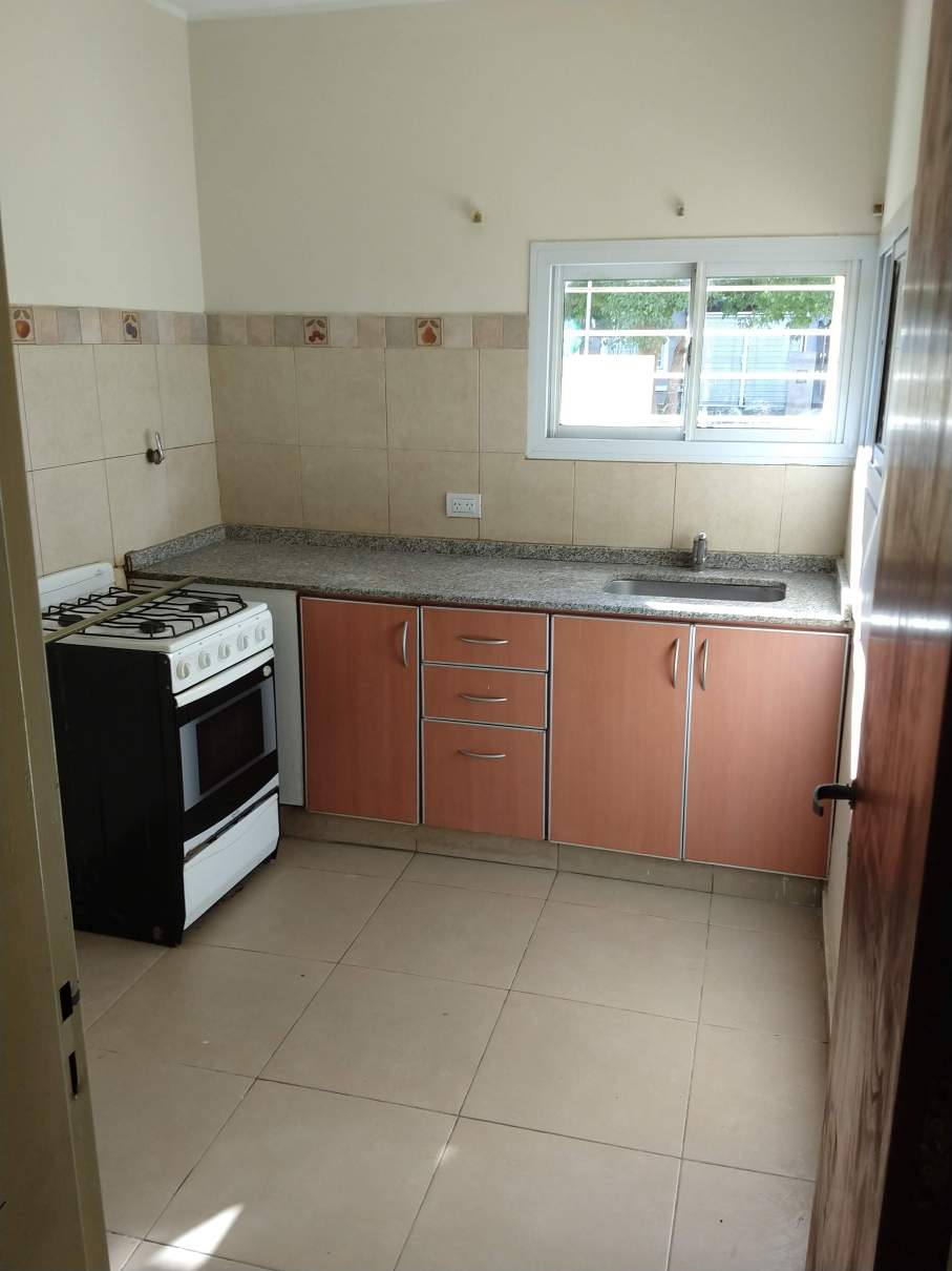 OPORTUNIDAD VENDEMOS DUPLEX  2 DORM ESCRITORIO COCH PATIO ESCRITURA