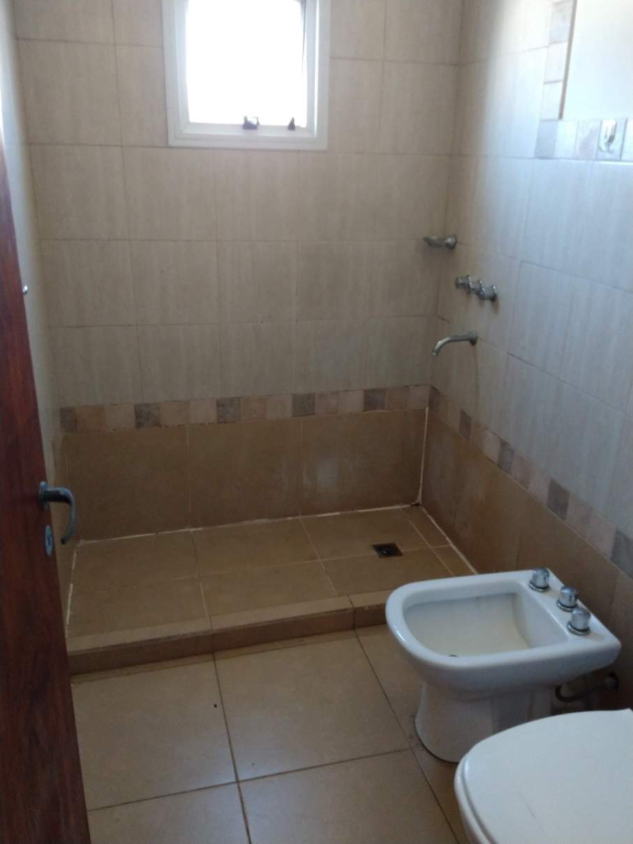 OPORTUNIDAD VENDEMOS DUPLEX  2 DORM ESCRITORIO COCH PATIO ESCRITURA