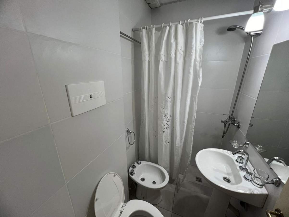 VENTA DEPARTAMENTO 2 DORMITORIOS POR ESCALERA EN CENTRO