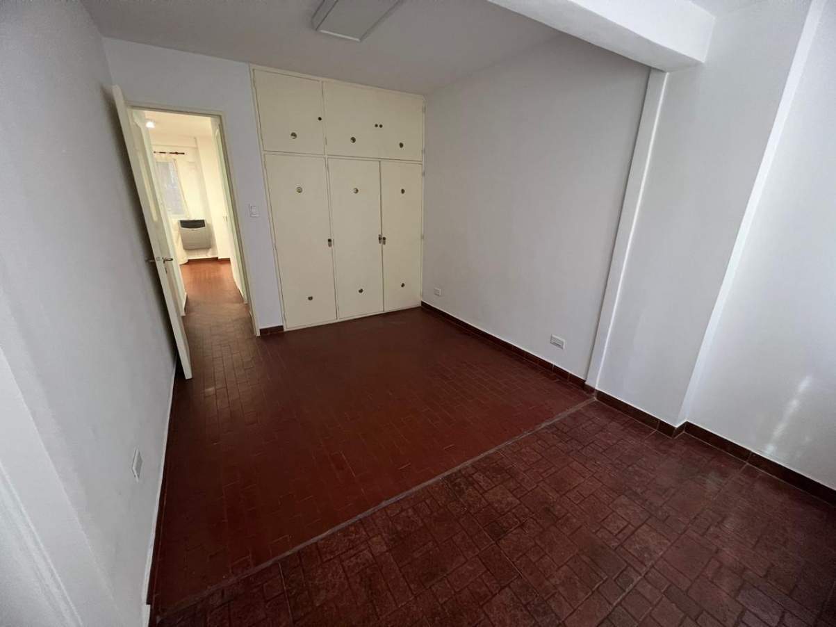 VENTA DEPARTAMENTO 2 DORMITORIOS POR ESCALERA EN CENTRO