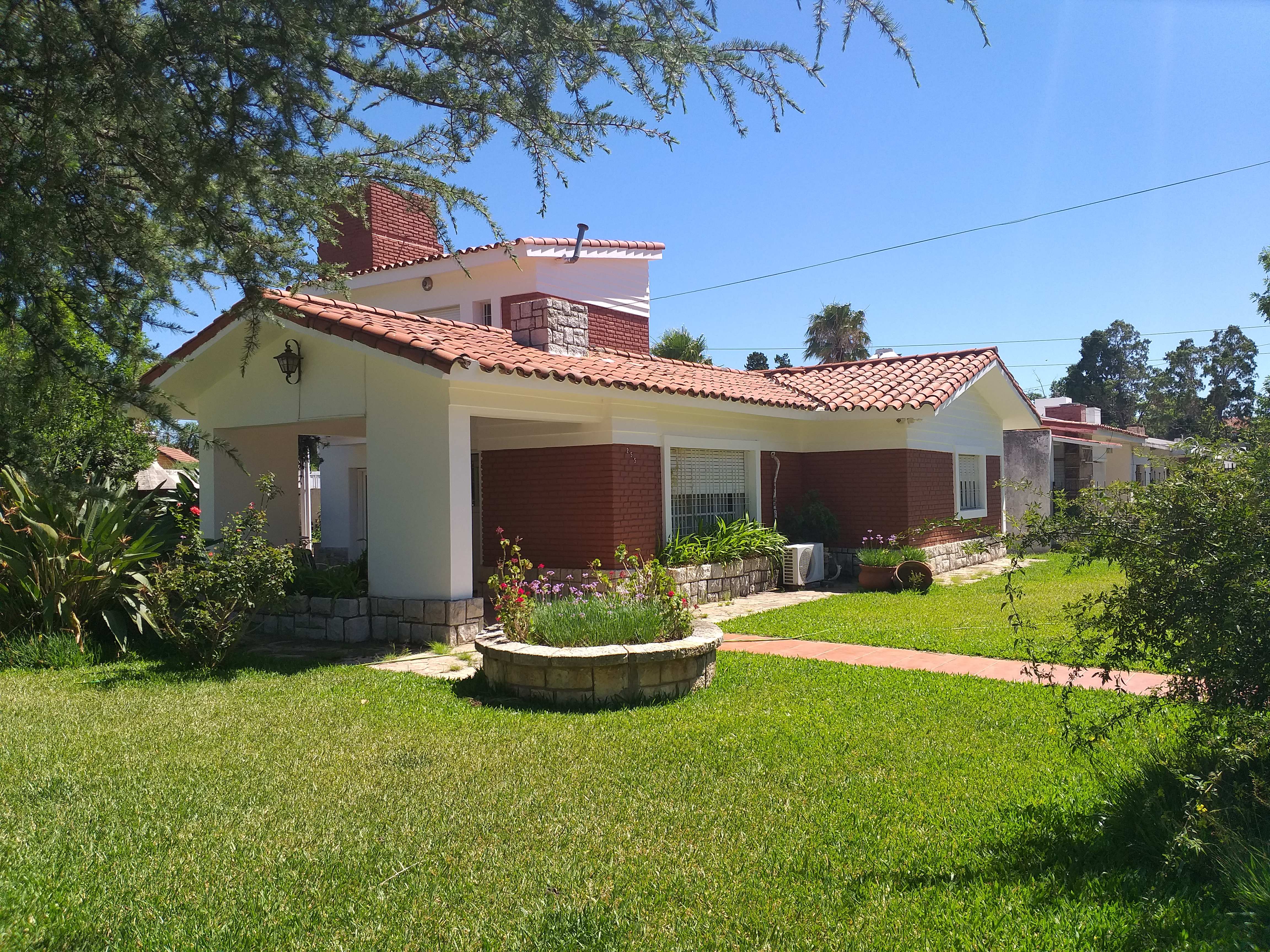 Casa 4 dormitorios. Marques de Sobremonte U$S 125000