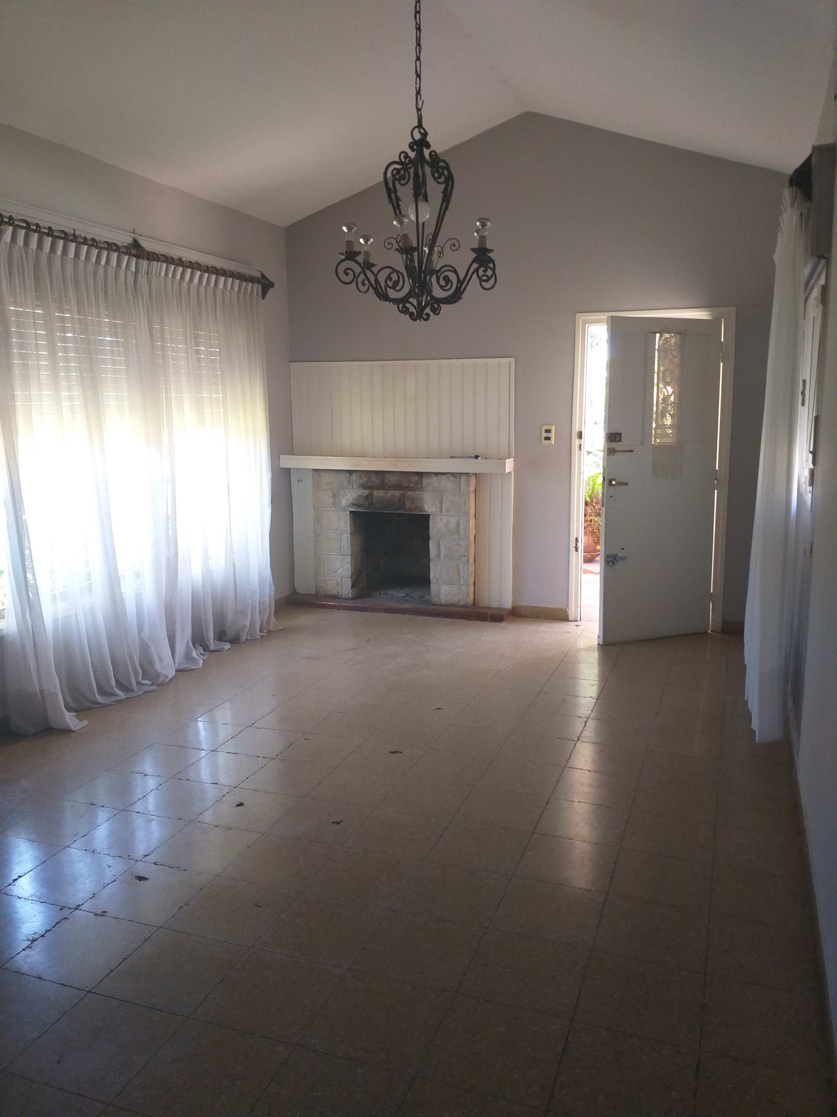 Casa 4 dormitorios. Marques de Sobremonte U$S 125000