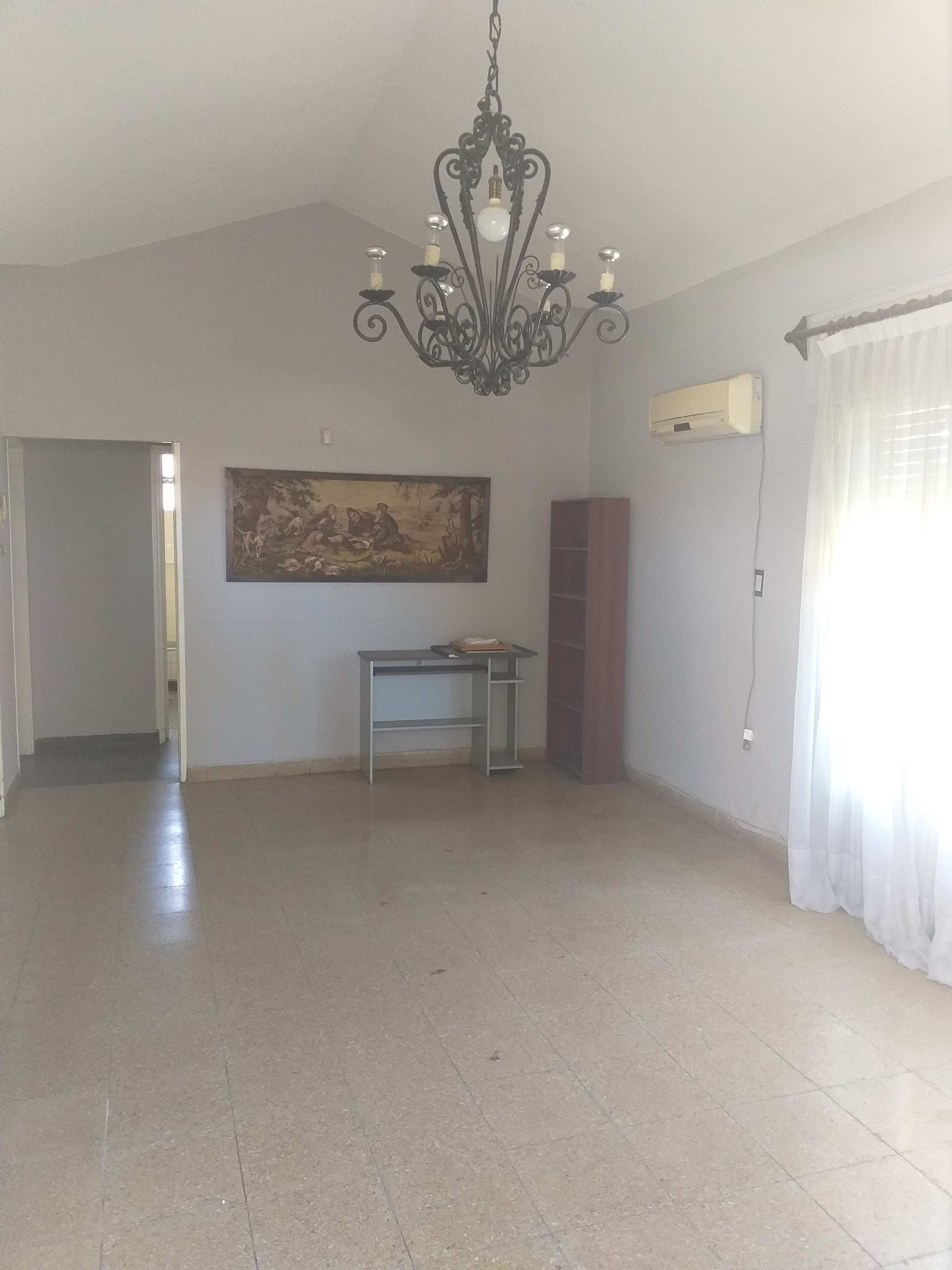 Casa 4 dormitorios. Marques de Sobremonte U$S 125000