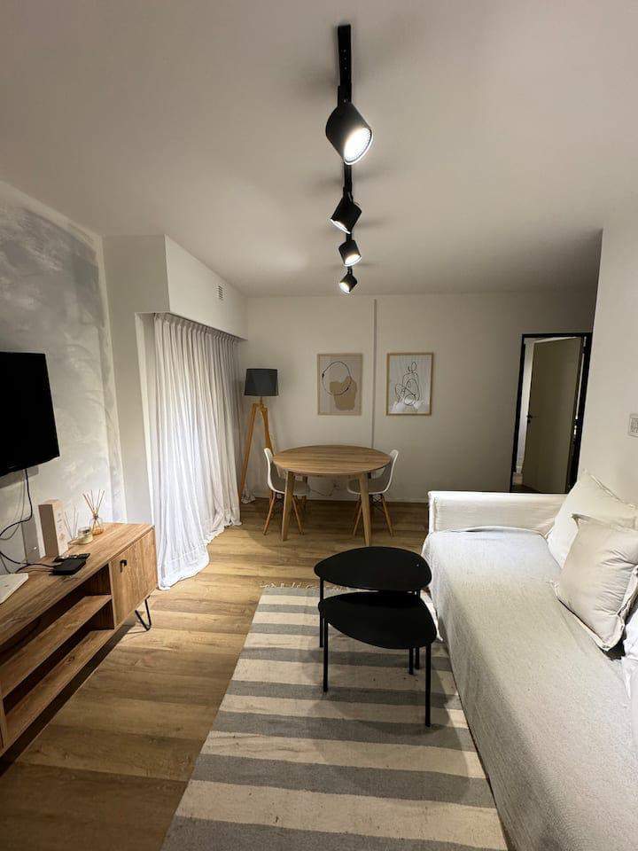 Departamento Amoblado de un dormitorio en Zona Centro. Diseño y Funcionalidad!