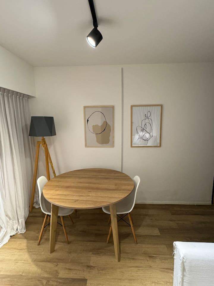 Departamento Amoblado de un dormitorio en Zona Centro. Diseño y Funcionalidad!