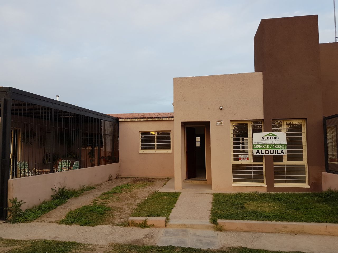 CASA EN ALQUILER EN CALLE PUBLICA 1 6828 CASA 27 HORIZONTE B LILI BENITEZ QUINTAS II  LOS BOULEVARES