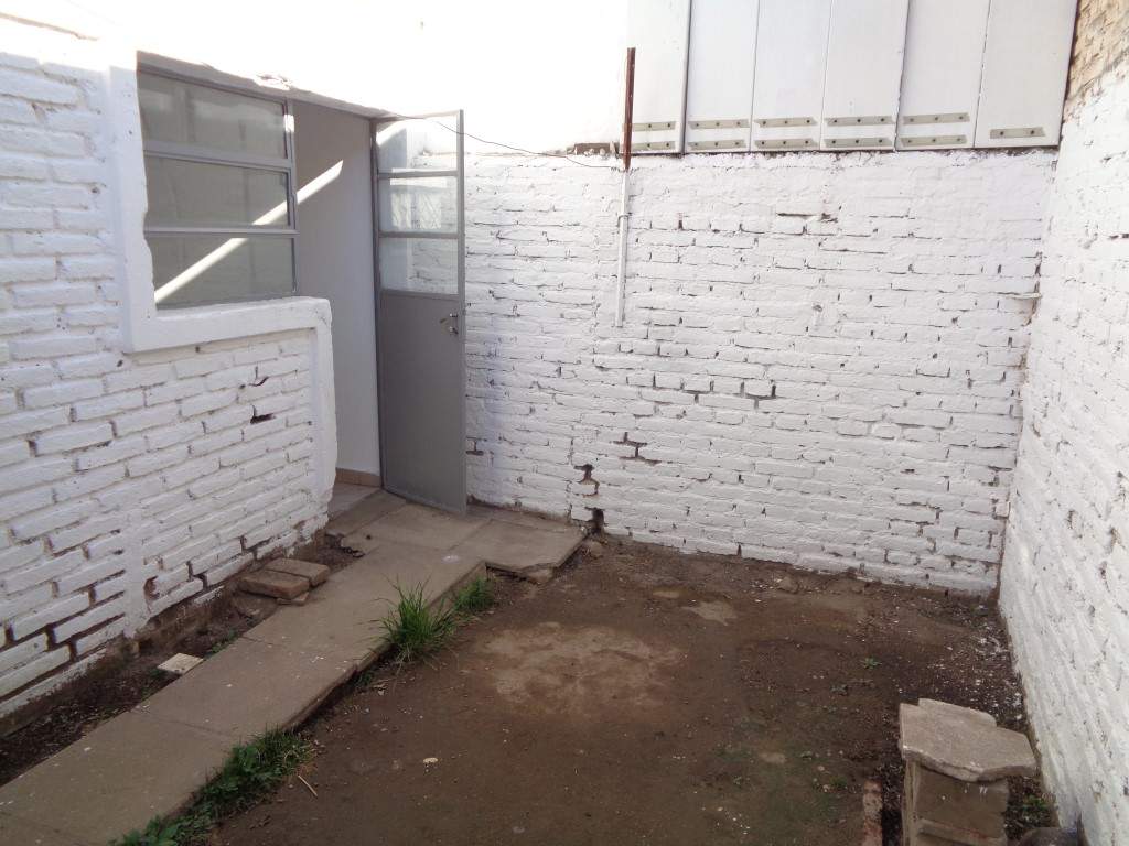 Barrio Villa Cabrera - Departamento Externo de 1 Dormitorio, Amplio y Luminoso con Patio de Uso Exclusivo, Impuestos Bajos y Sin Expensas
