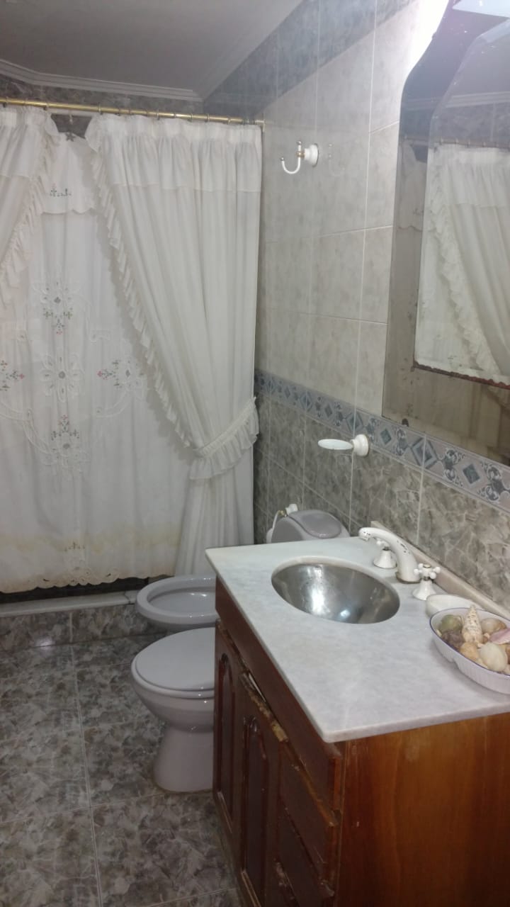 CASA 3 DORMITORIOS. PADRE CALRET U$S 185.000