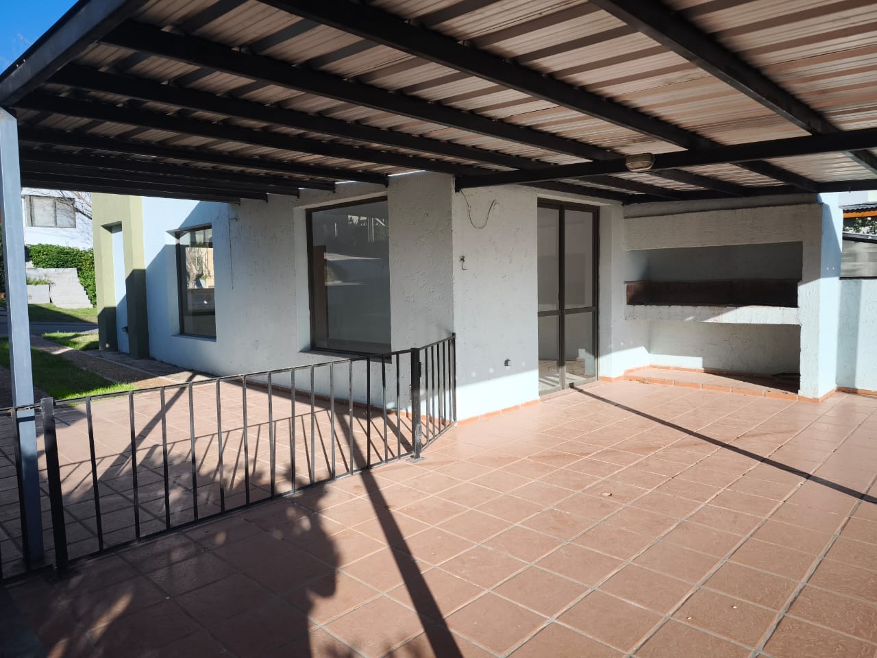 Casa. 2 dorm. 2 baños. Vista a las sierras. La Estanzuela (La Calera)